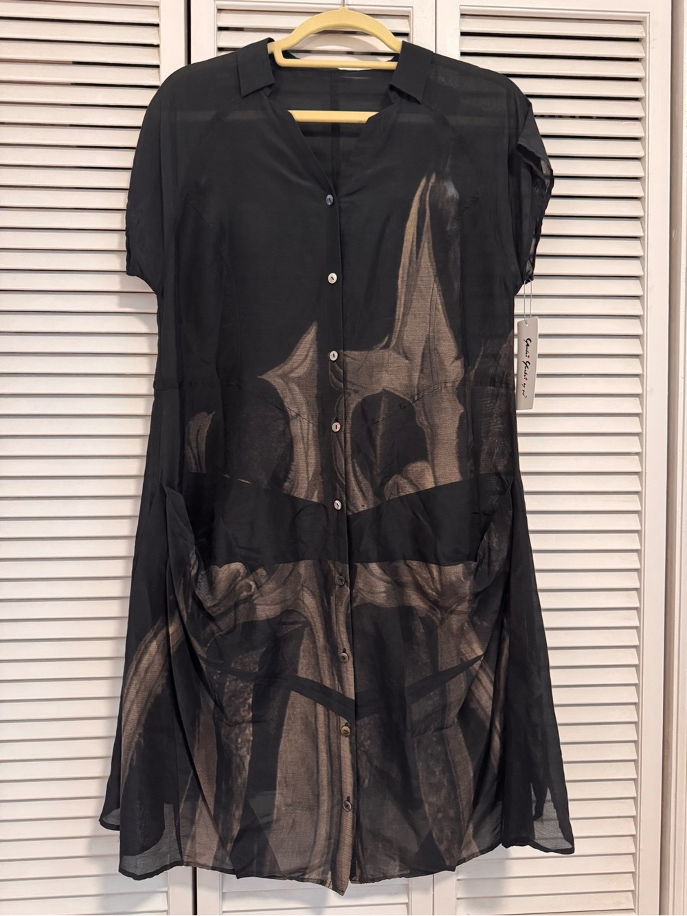 🆕 Yoshi Yoshi by PJ Sheer Black/Gray Button-Front Tunic Top